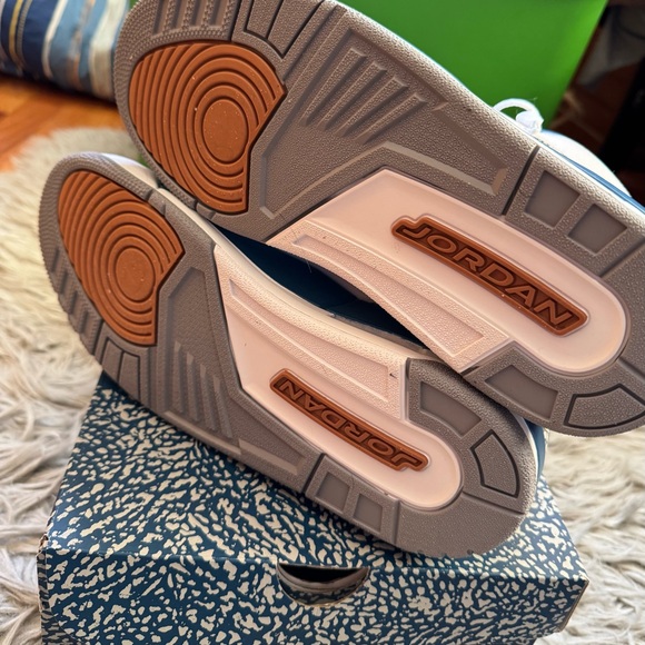 Jordan Retro 3 Wizards.  BRAND NEW IN BOX - Picture 4 of 6